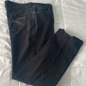 Gloria Vanderbilt - women’s black and embellished jeans